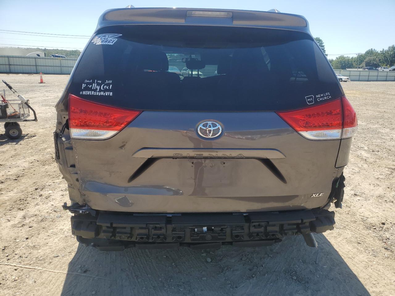 2013 Toyota Sienna Xle VIN: 5TDYK3DC0DS385873 Lot: 71836015