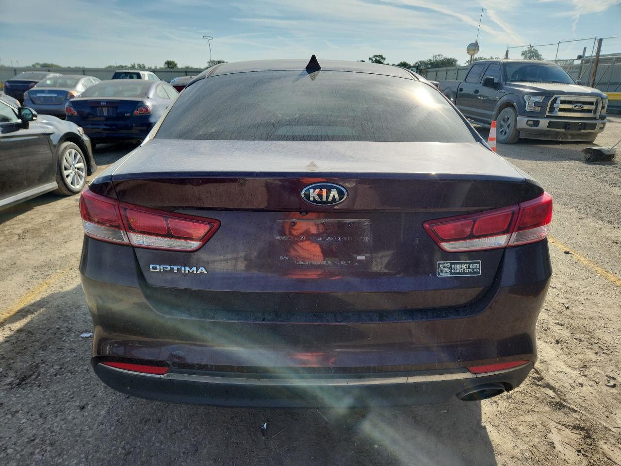 2017 Kia Optima Lx VIN: 5XXGT4L37HG130564 Lot: 84042475