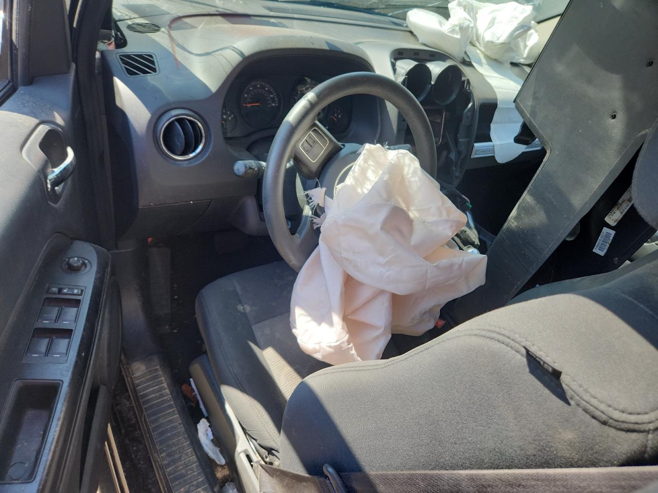 2014 Jeep Compass Sport VIN: 1C4NJCBA9ED573621 Lot: 71227895