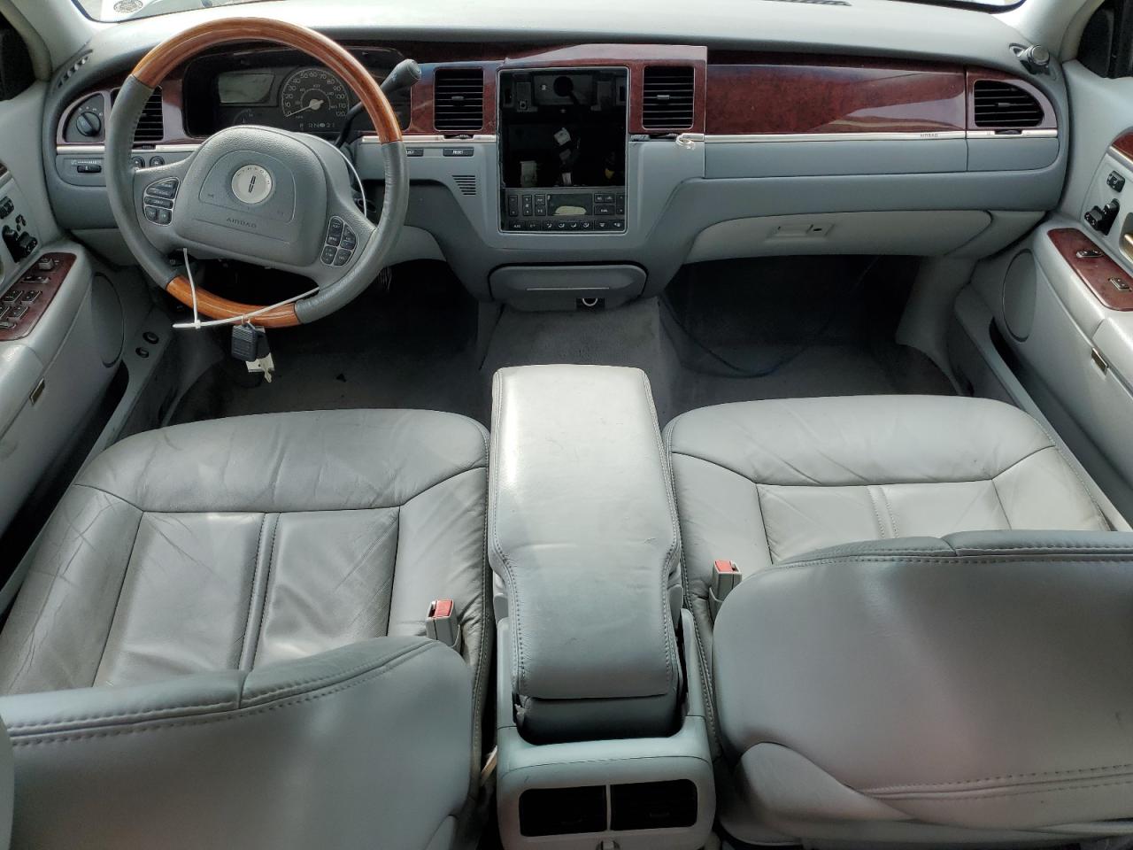 2004 Lincoln Town Car Ultimate VIN: 1LNHM83W94Y635355 Lot: 80095135