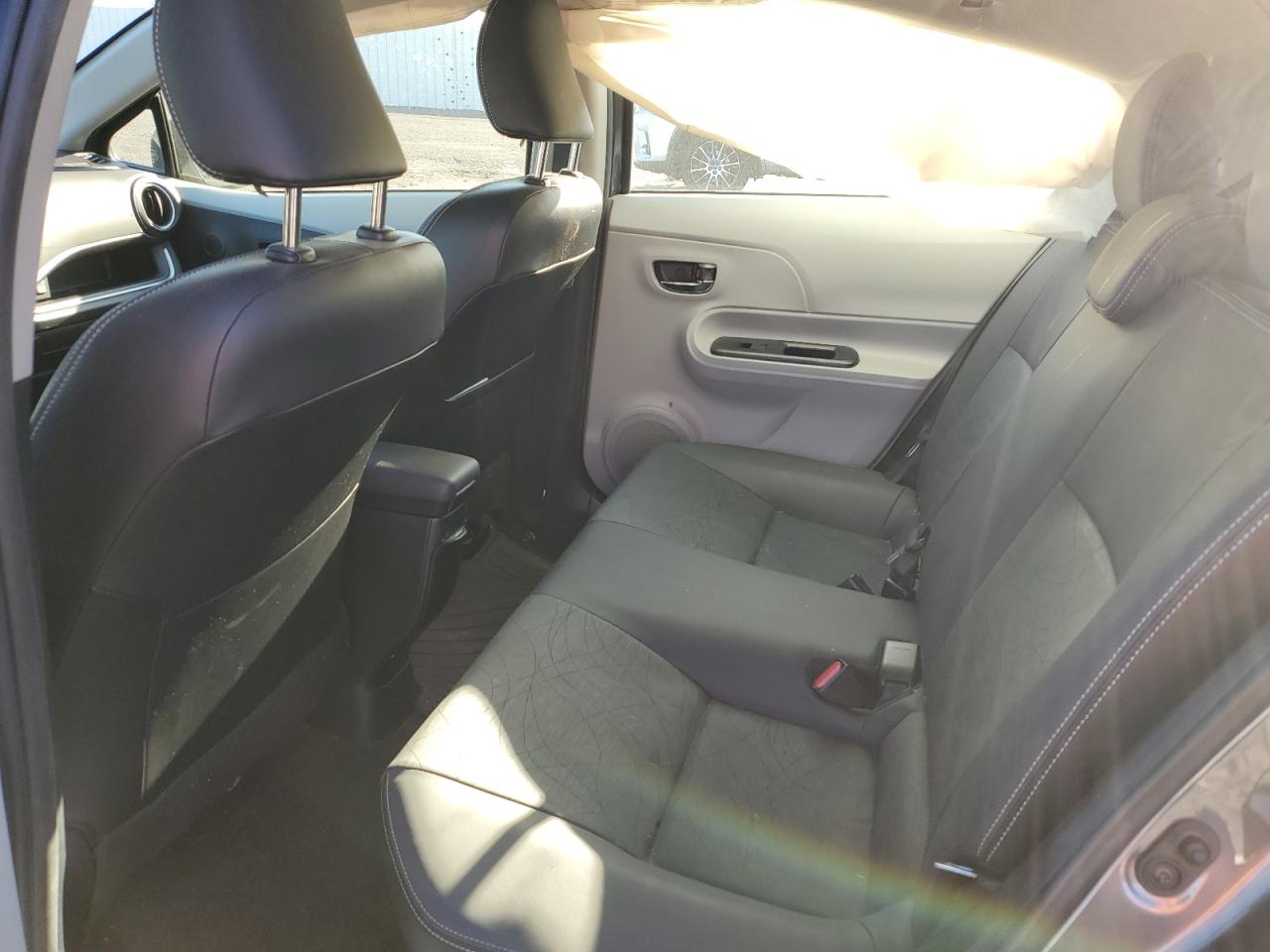 2014 Toyota Prius C VIN: JTDKDTB31E1076074 Lot: 81080365