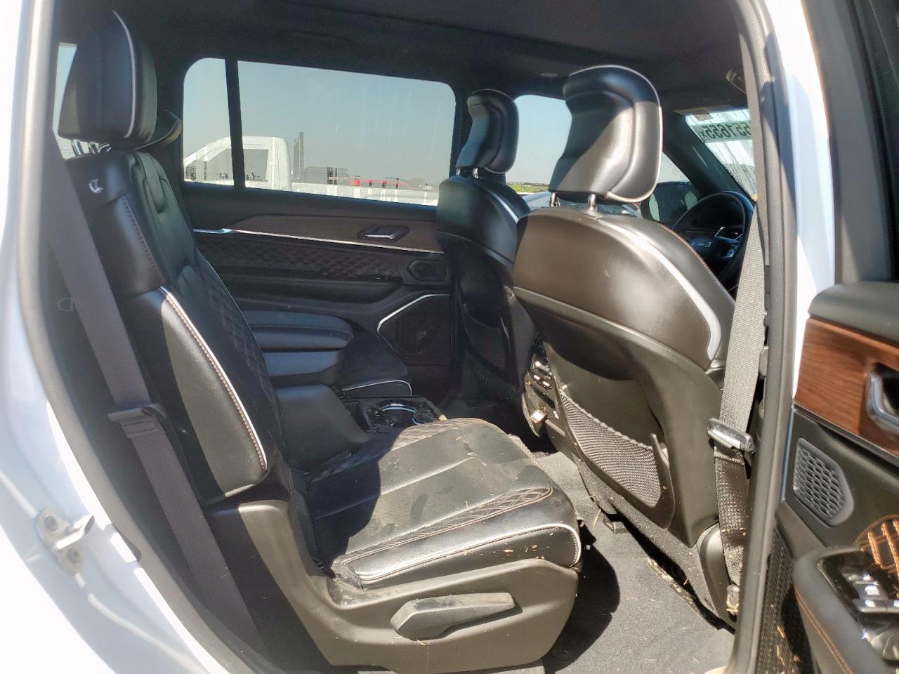 2024 Jeep Grand Cherokee L Summit VIN: 1C4RJKEGXR8530562 Lot: 71551655