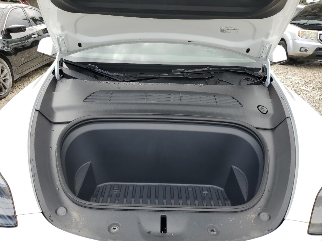 2024 Tesla Model Y VIN: 7SAYGDED6RF098213 Lot: 84432265