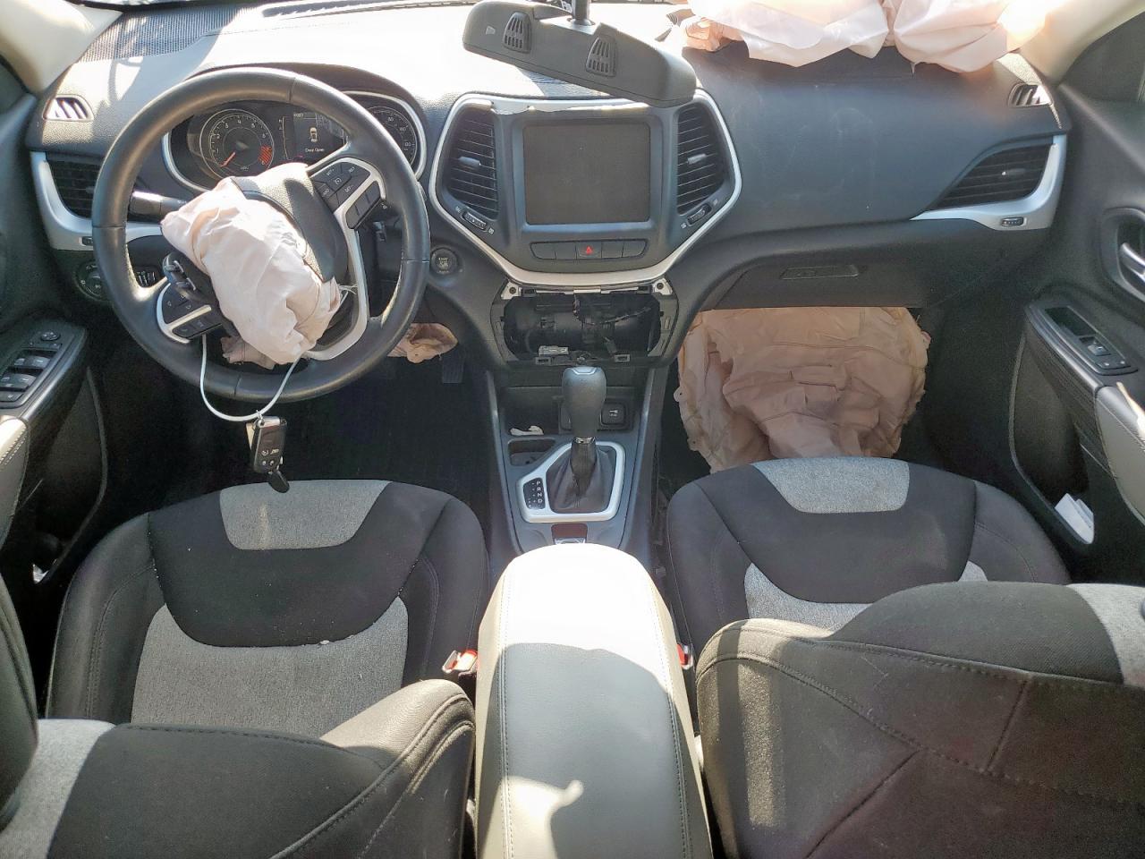 2014 Jeep Cherokee Latitude VIN: 1C4PJLCS1EW117181 Lot: 83802585