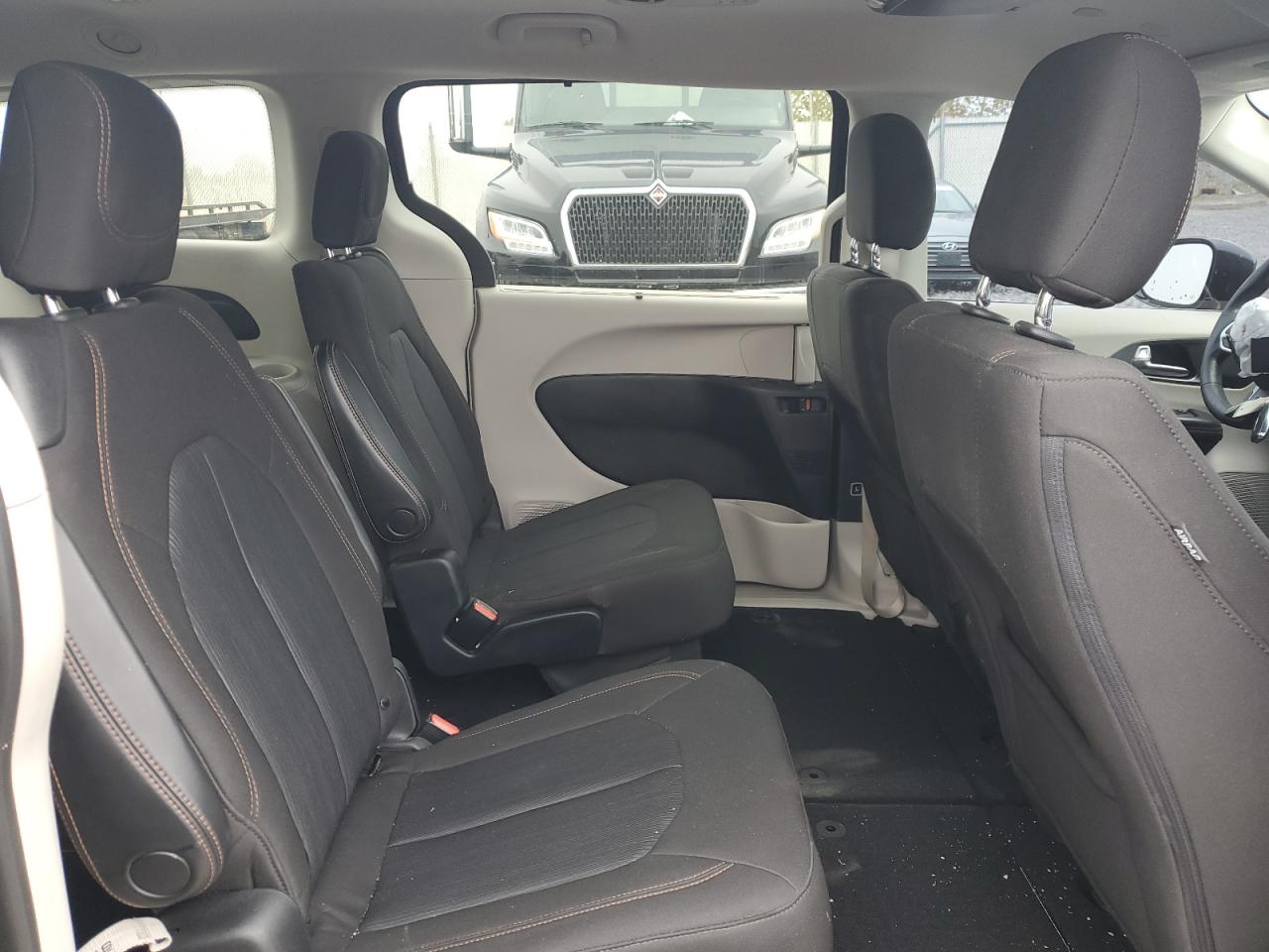 2020 Chrysler Pacifica Touring VIN: 2C4RC1FG4LR158893 Lot: 81643275