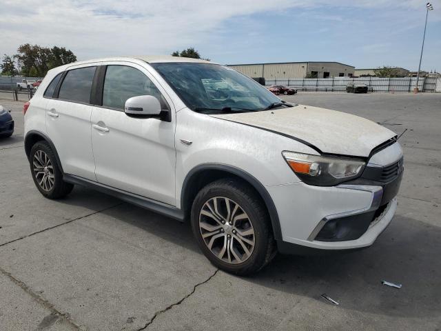  MITSUBISHI OUTLANDER 2017 Белы