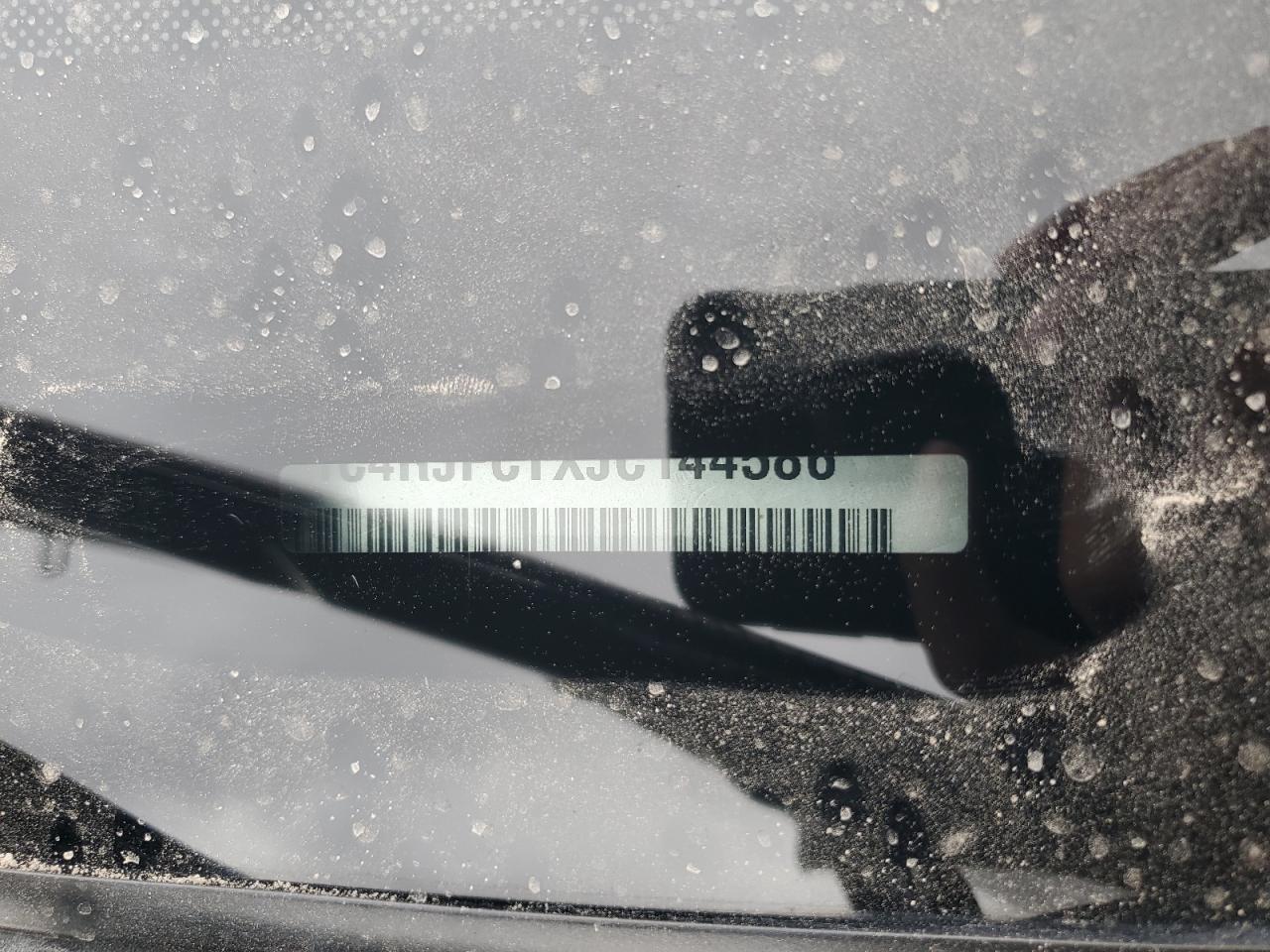 2018 Jeep Grand Cherokee Overland VIN: 1C4RJFCTXJC144586 Lot: 80311485