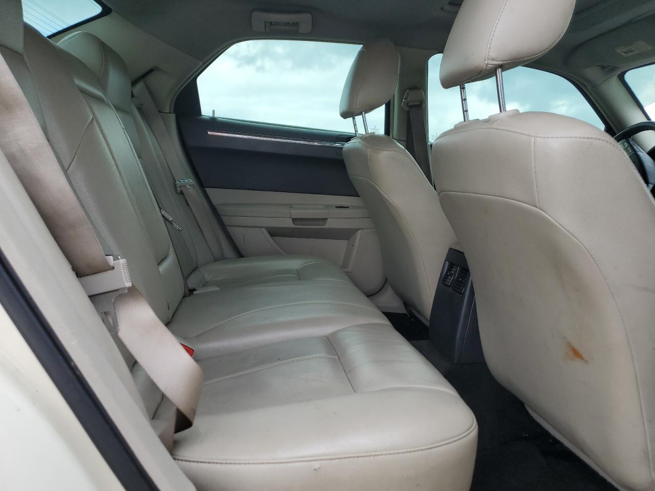 2005 Chrysler 300 Touring VIN: 2C3JA53G35H686047 Lot: 83972555