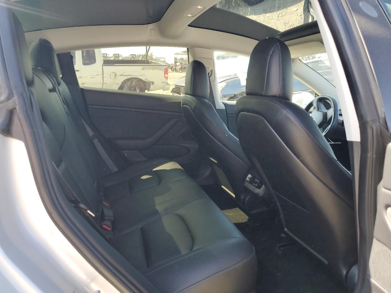 2018 Tesla Model 3 VIN: 5YJ3E1EA3JF061061 Lot: 81924505