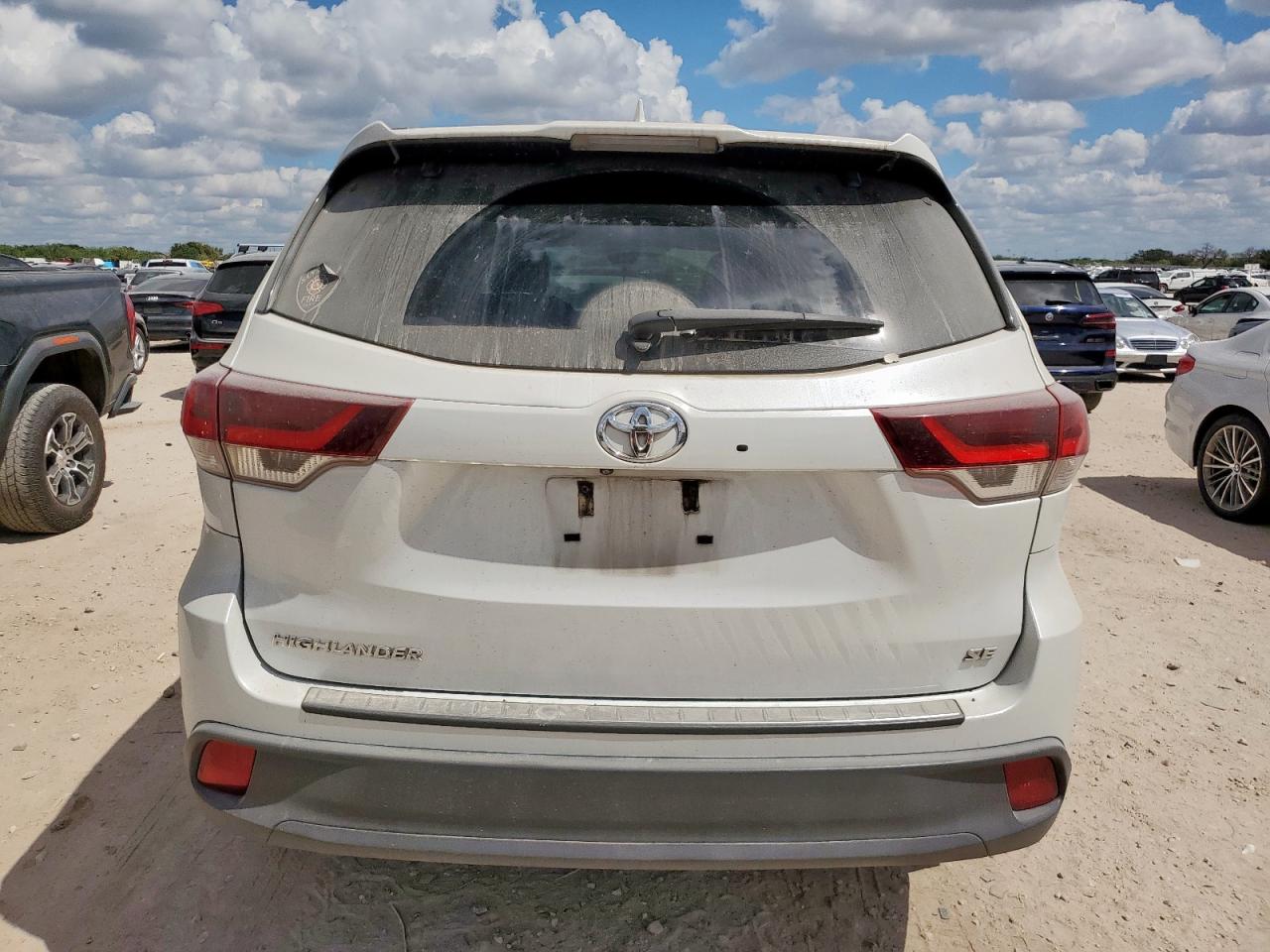 2019 Toyota Highlander Se VIN: 5TDKZRFH9KS354552 Lot: 83815025
