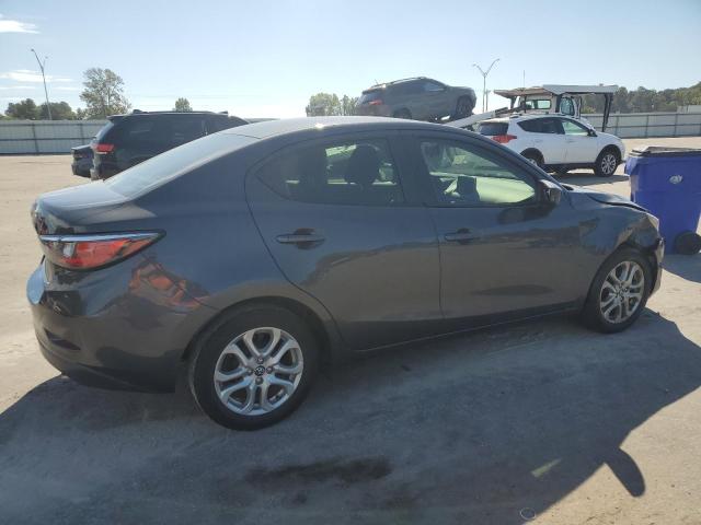  TOYOTA YARIS 2017 Szary