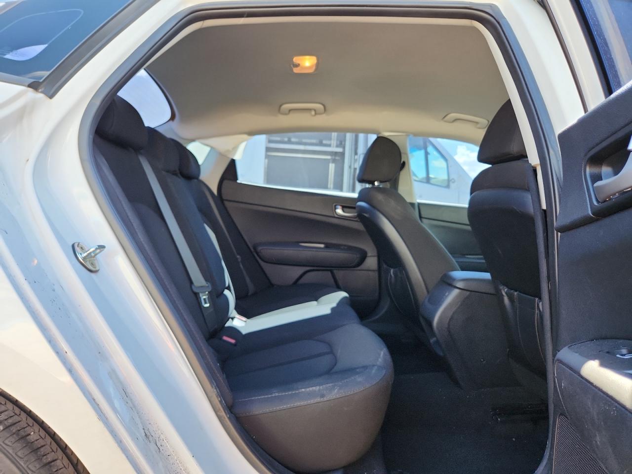 2017 Kia Optima Lx VIN: 5XXGT4L3XHG159587 Lot: 81770495