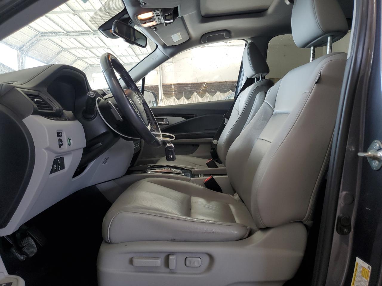 2018 Honda Pilot Touring VIN: 5FNYF6H97JB016545 Lot: 81619265