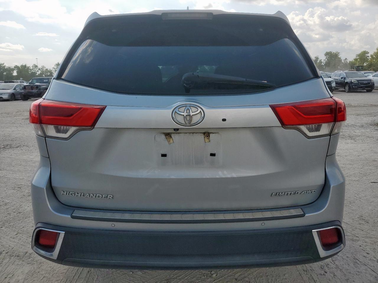 2018 Toyota Highlander Limited VIN: 5TDDZRFH2JS885518 Lot: 80203835