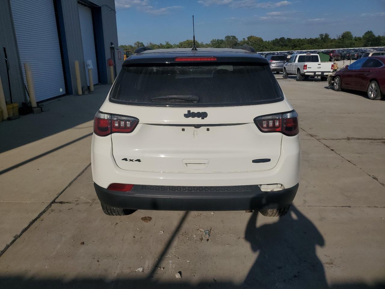 2018 Jeep Compass Latitude VIN: 3C4NJDBB9JT307115 Lot: 83821035