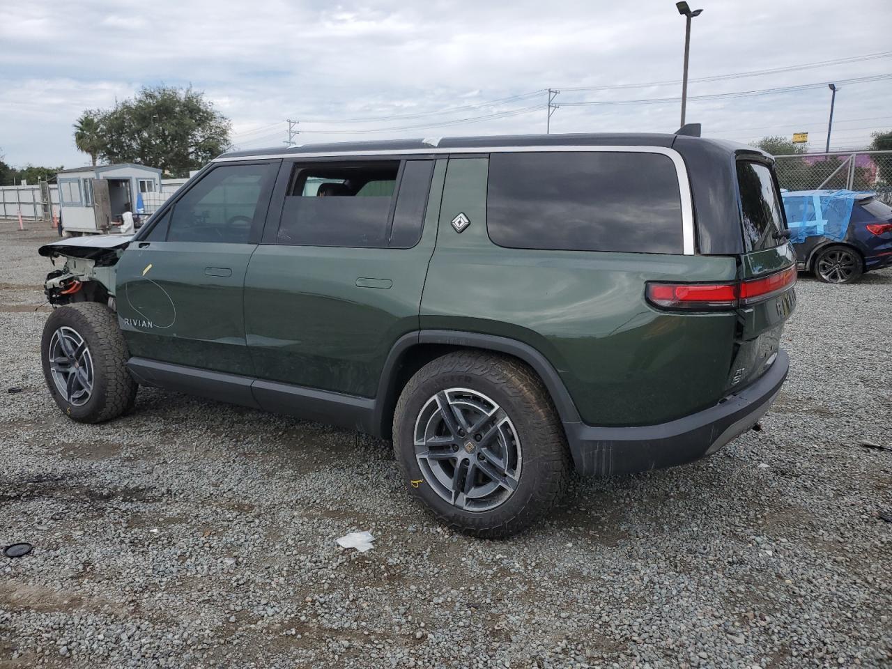 2025 Rivian R1S Adventure green null electric 7PDSGBBA3SN047964 photo #3