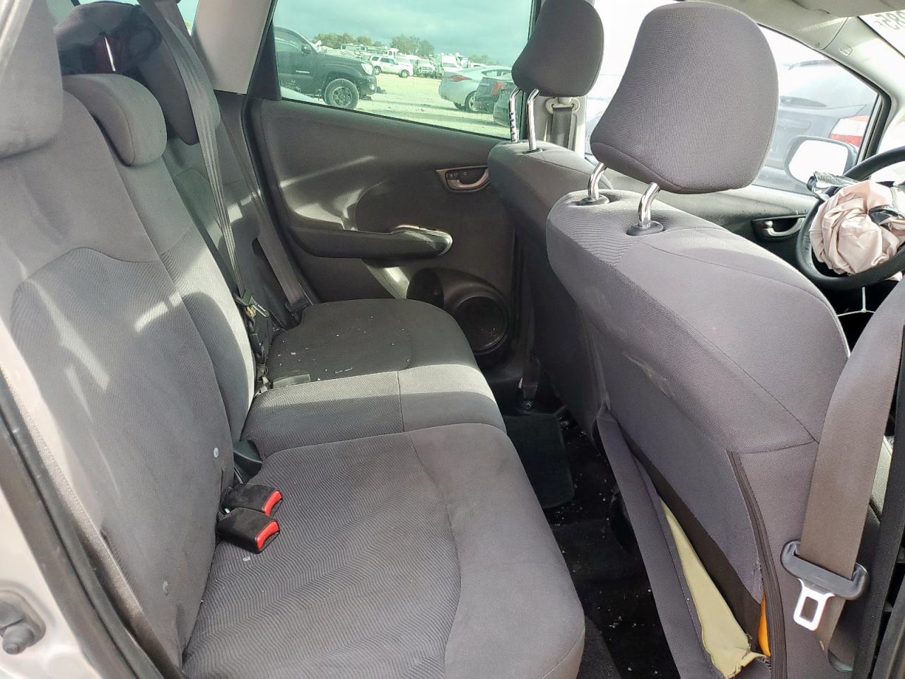 2011 Honda Fit VIN: JHMGE8H32BS010547 Lot: 83970285