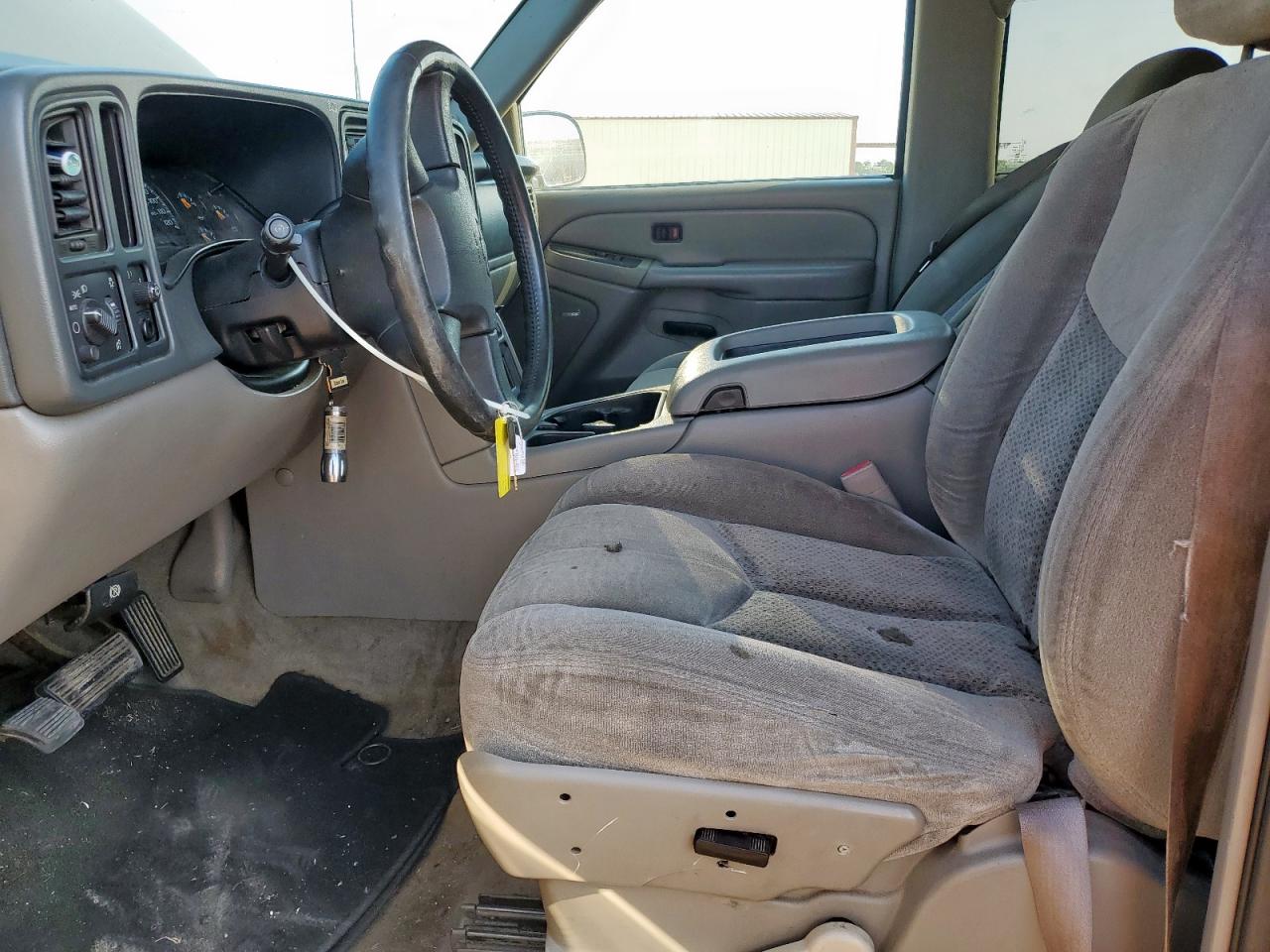 2004 Chevrolet Tahoe C1500 VIN: 1GNEC13Z44R313185 Lot: 81281225