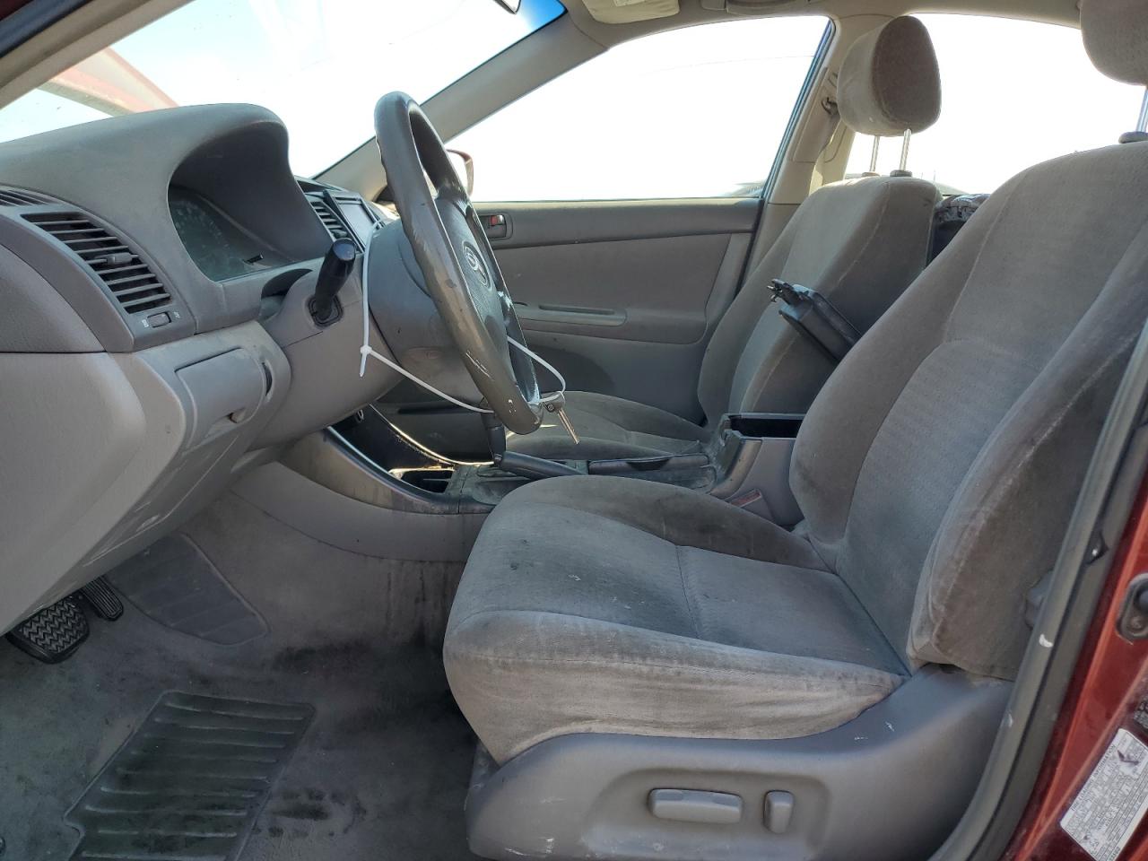 2003 Toyota Camry Le VIN: JTDBE32K930229629 Lot: 81698515