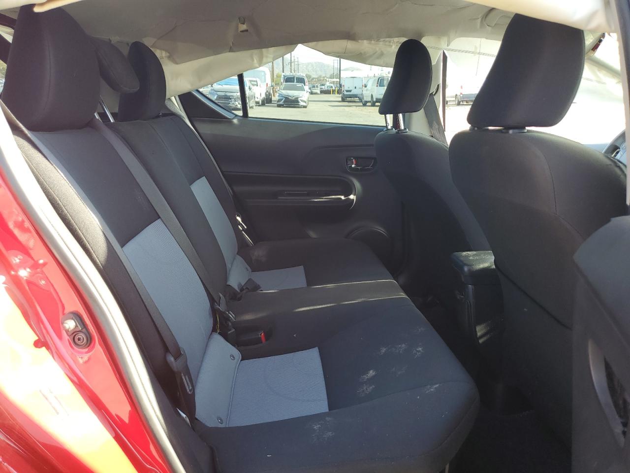 2018 Toyota Prius C VIN: JTDKDTB37J1599254 Lot: 82159825