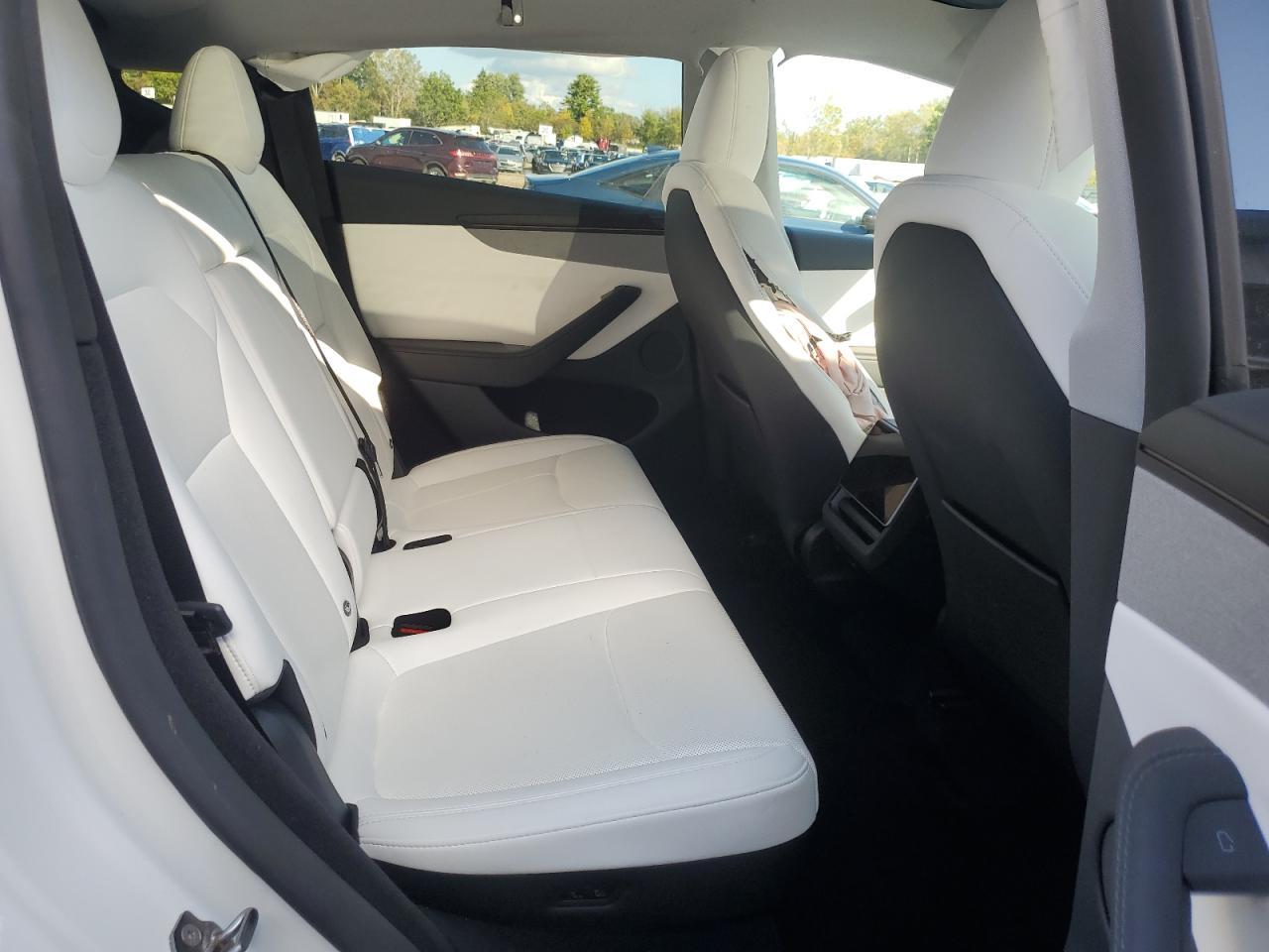 2026 Tesla Model Y VIN: 7SAYGDEE4TF343123 Lot: 84175225