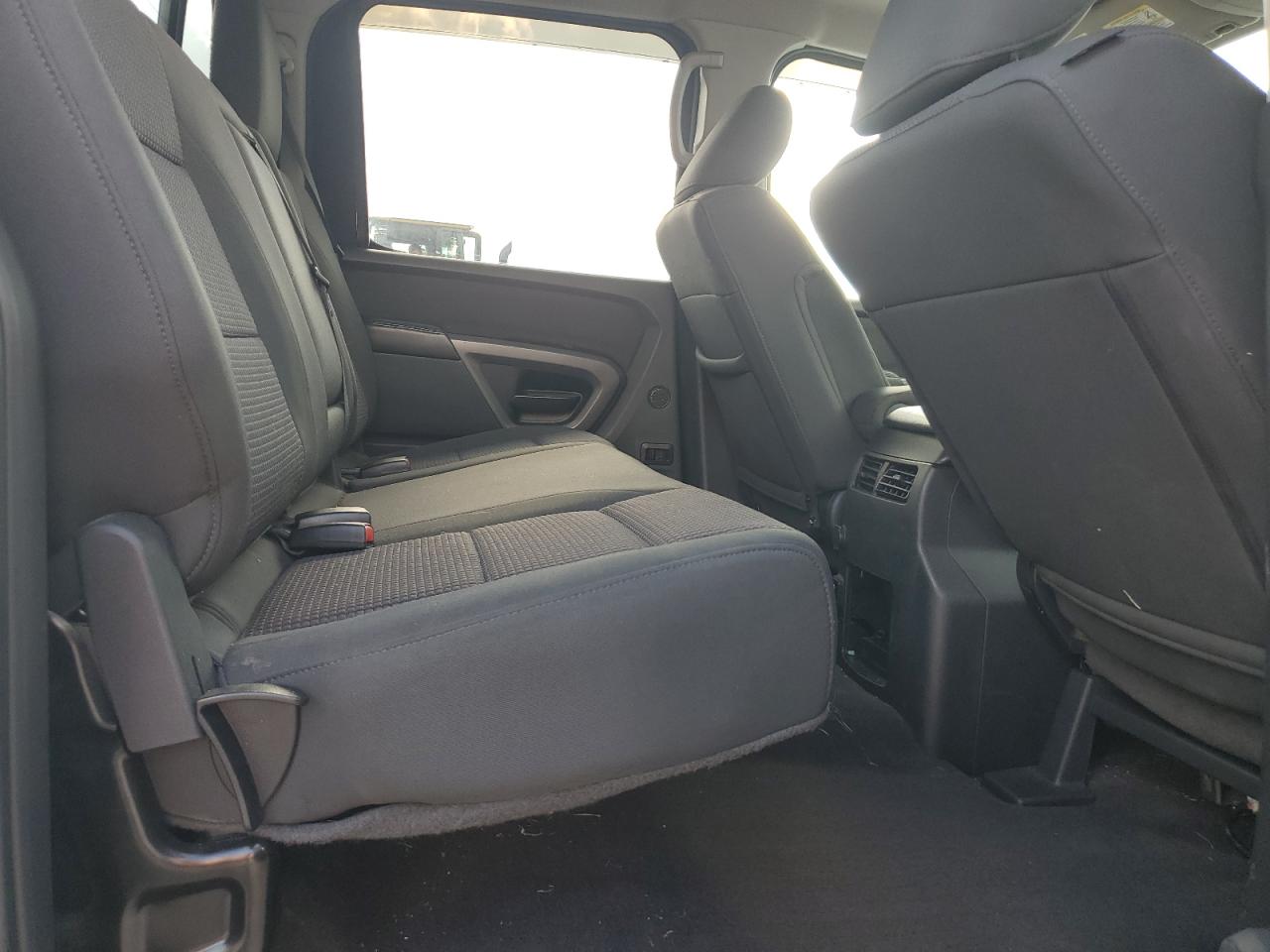 2015 Nissan Titan S VIN: 1N6AA0EC9FN515351 Lot: 82125875