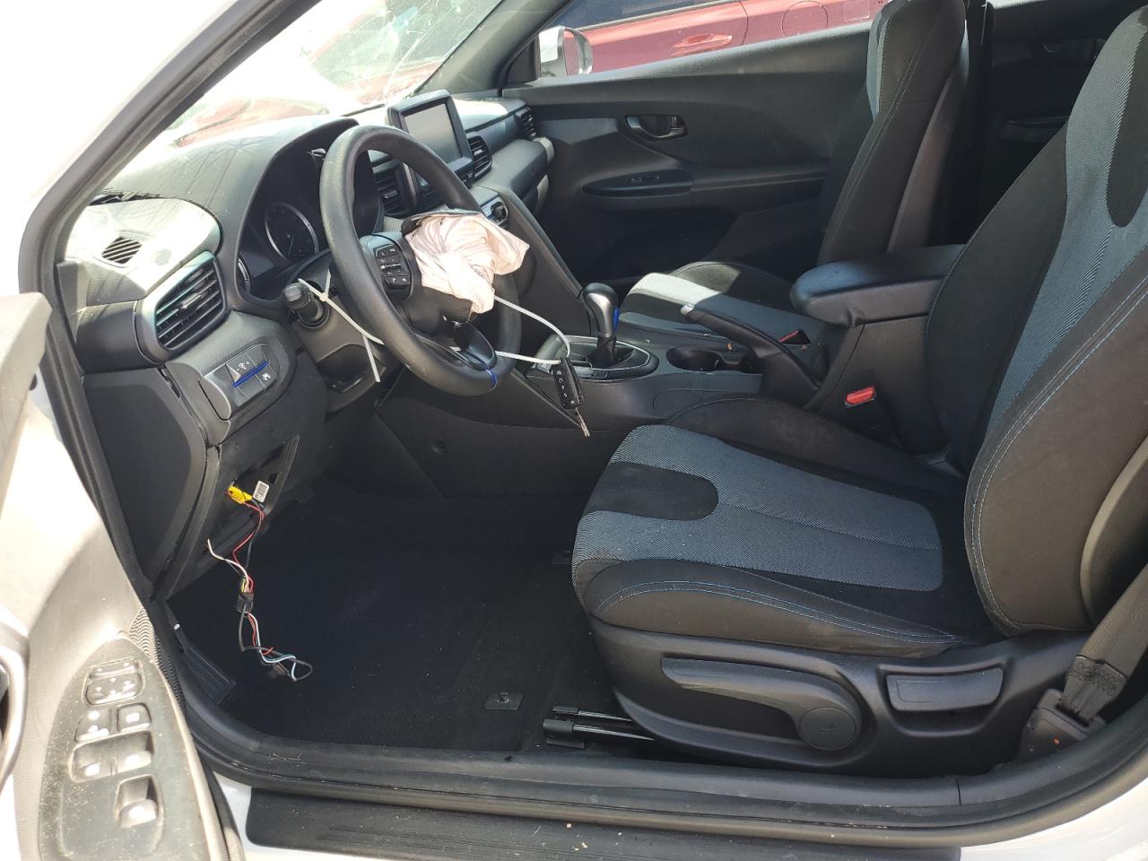 2020 Hyundai Veloster Base VIN: KMHTG6AF6LU029607 Lot: 81849315
