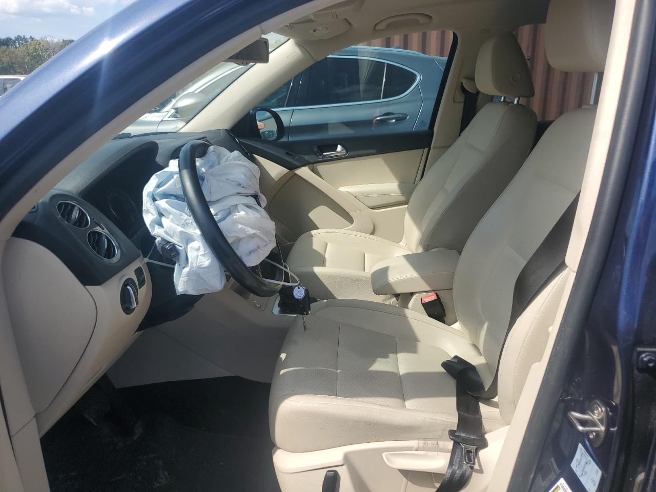 2016 Volkswagen Tiguan S VIN: WVGAV7AX1GW603200 Lot: 83816425