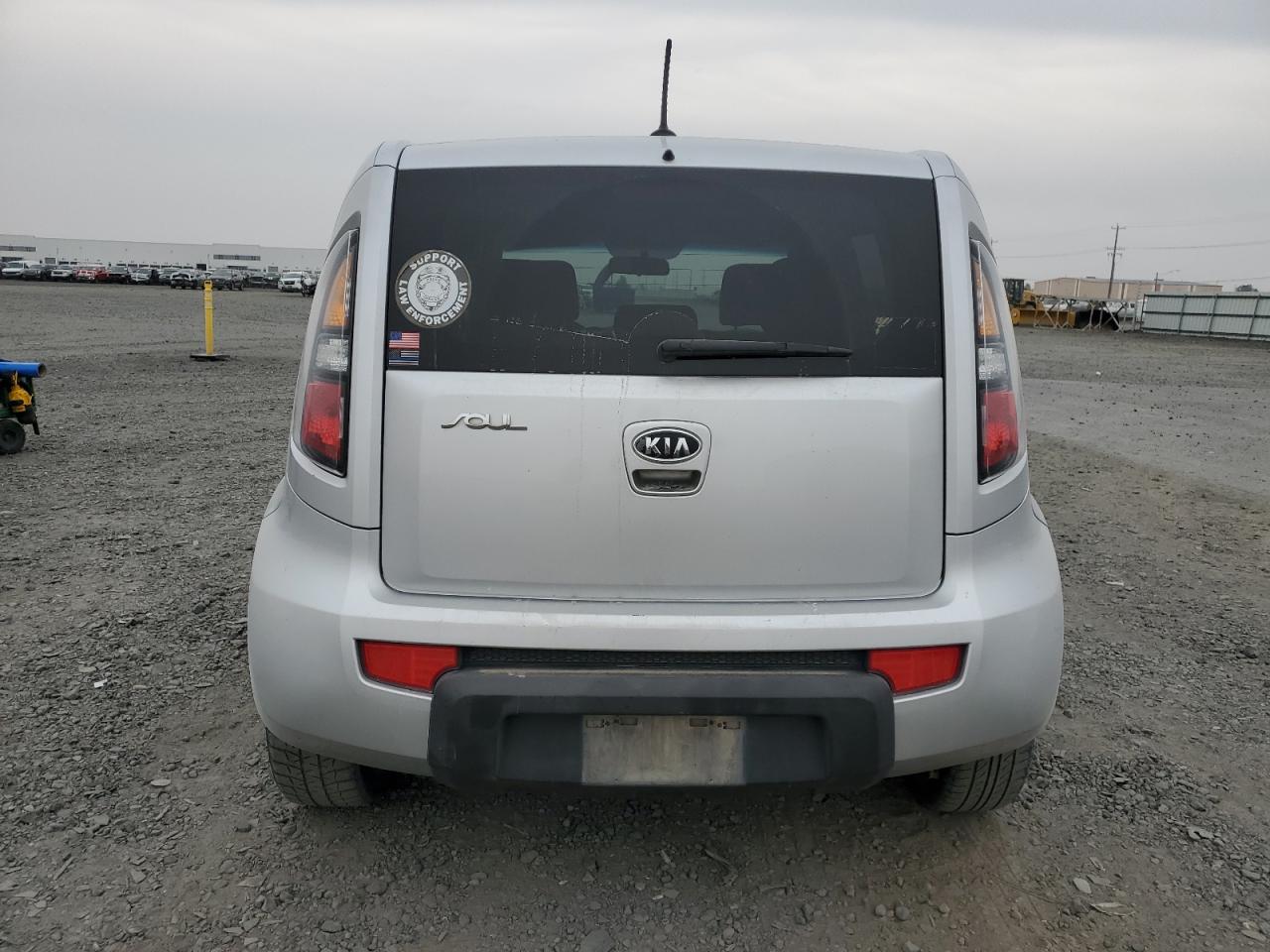 2011 Kia Soul + VIN: KNDJT2A23B7318583 Lot: 81953485