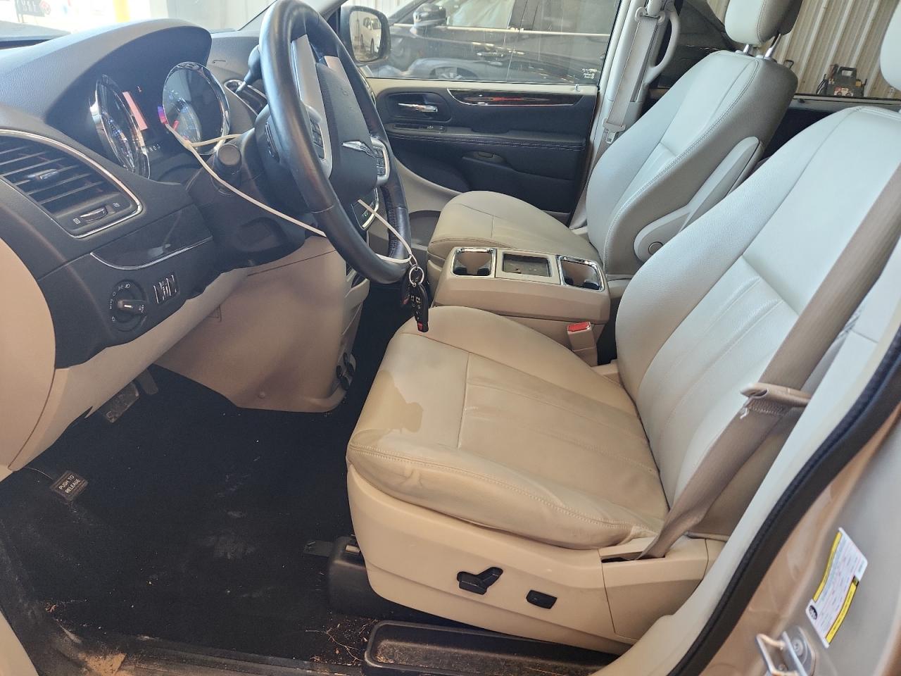 2016 Chrysler Town & Country Touring VIN: 2C4RC1BG3GR200112 Lot: 80831095