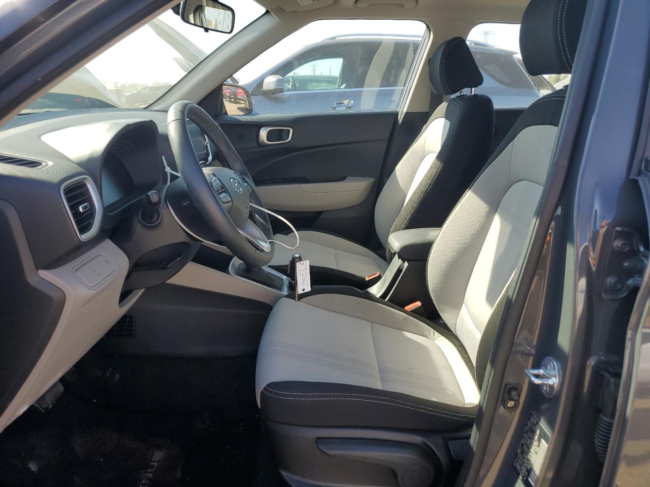 2023 Hyundai Venue Sel VIN: KMHRC8A38PU270730 Lot: 83842955