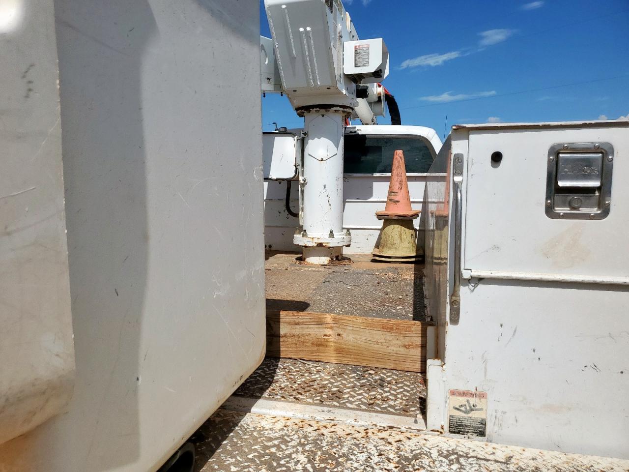 2006 Ford F550 Super Duty VIN: 1FDAF57P16EC68632 Lot: 81611125