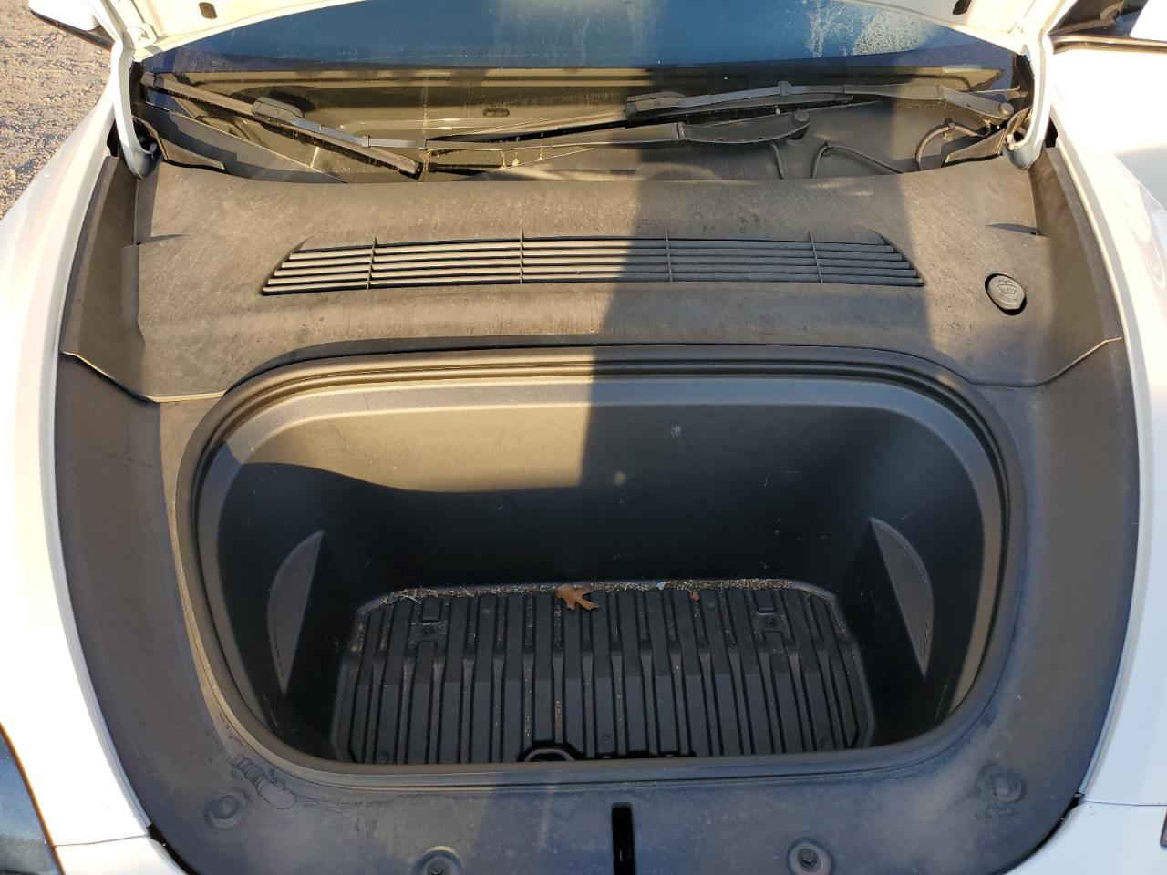 2023 Tesla Model Y VIN: 7SAYGDEF1PF749598 Lot: 84034615