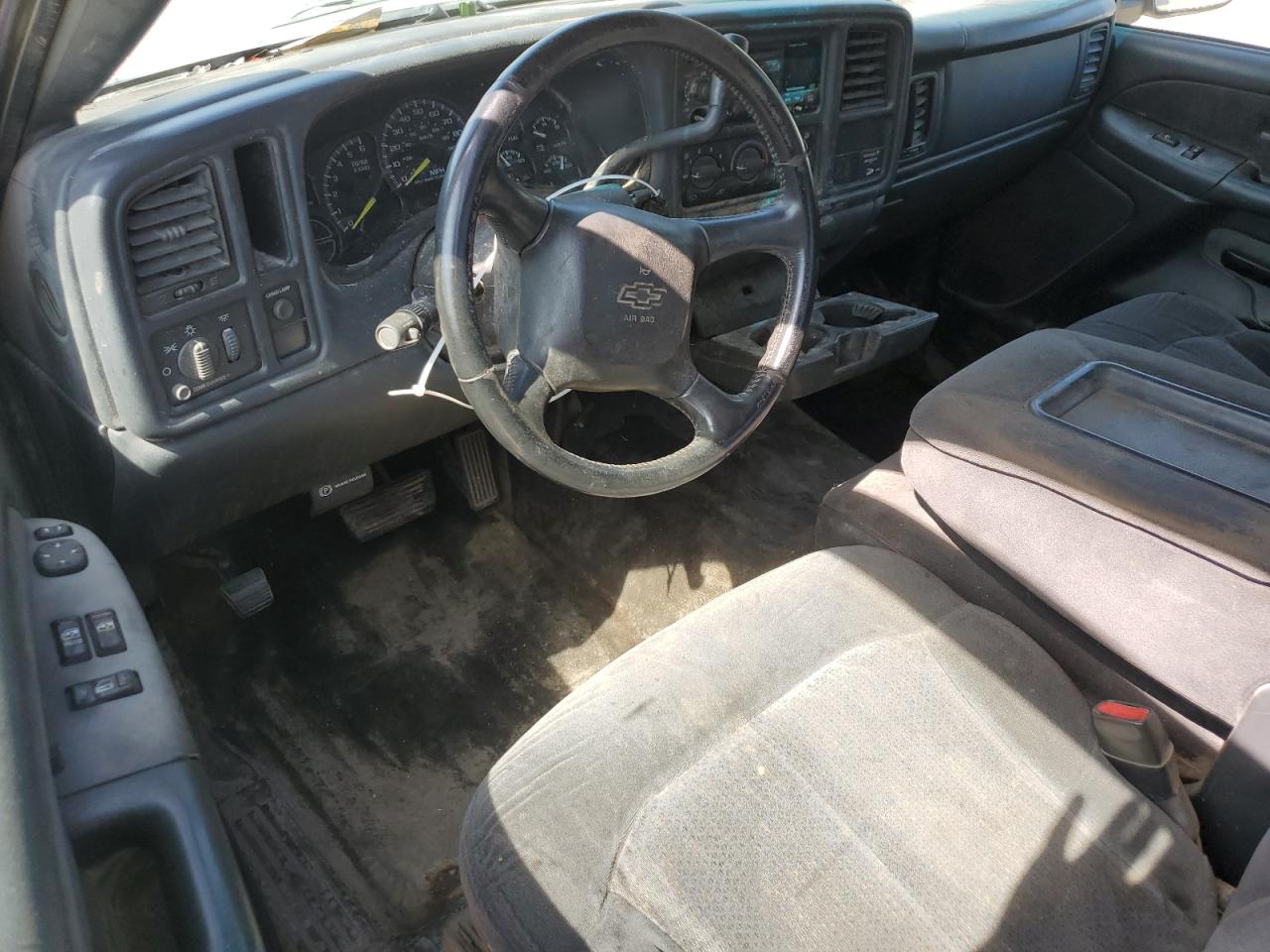 2000 Chevrolet Silverado C1500 VIN: 2GCEC19T9Y1261028 Lot: 81212065