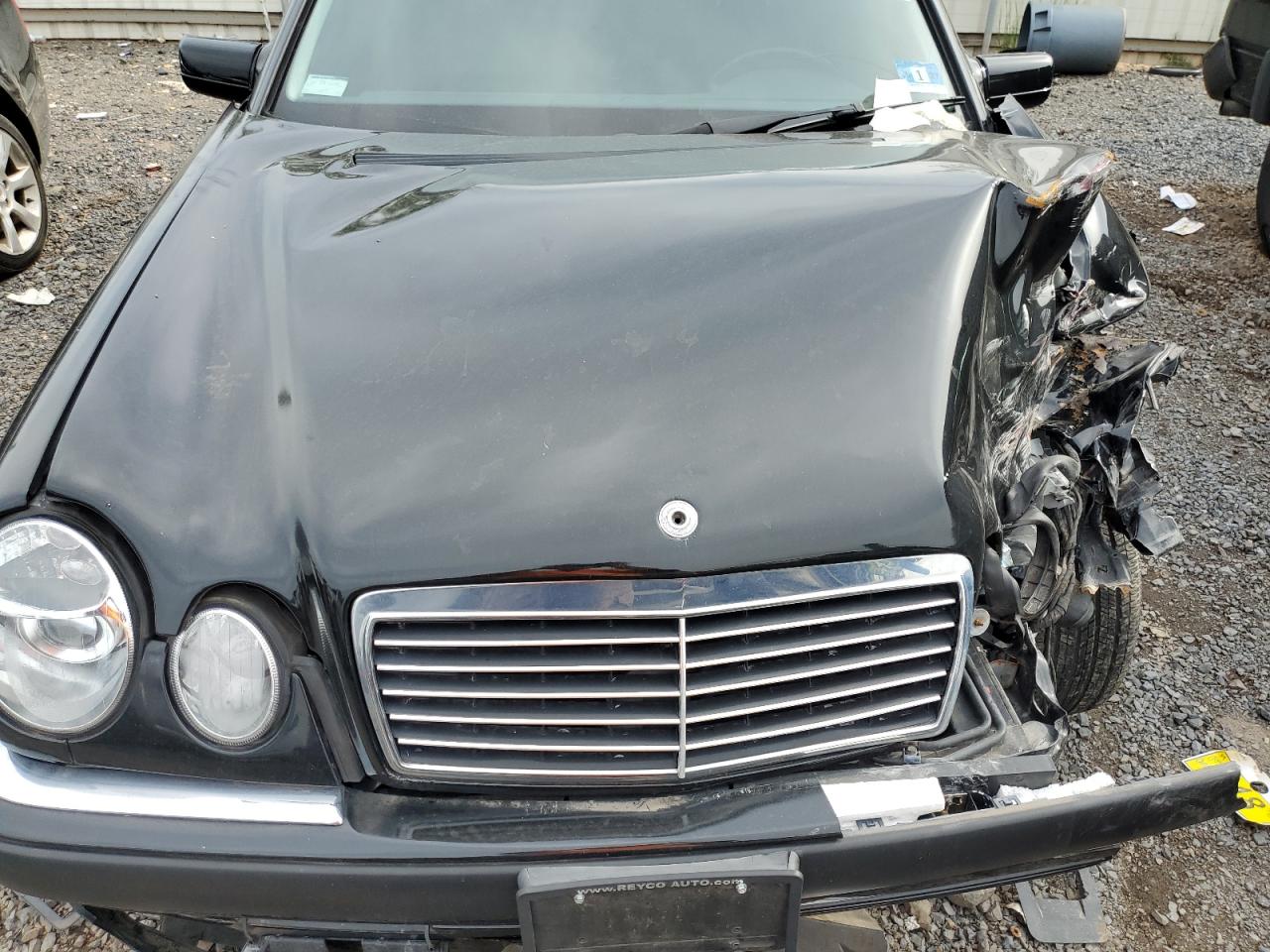 1999 Mercedes-Benz E 320 VIN: WDBJF65H4XA921015 Lot: 84012775