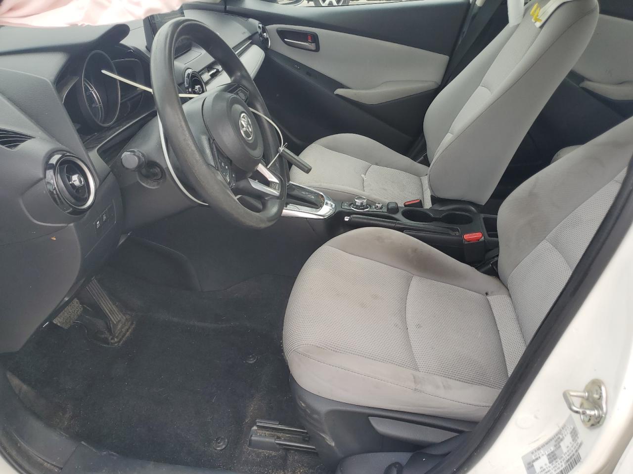 2020 Toyota Yaris Le VIN: 3MYDLBJV3LY701710 Lot: 82155005