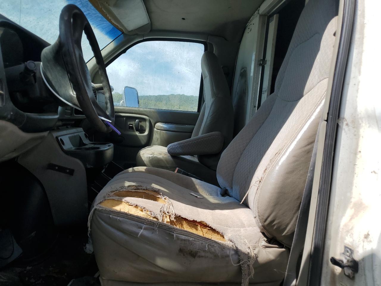 2001 Chevrolet Express Cutaway G3500 VIN: 1GBJG31R511121444 Lot: 82085395