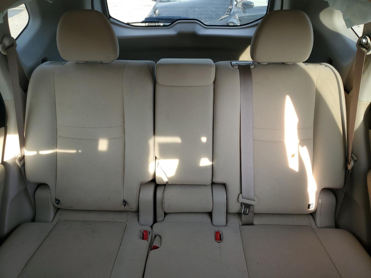 2016 Nissan Rogue S VIN: KNMAT2MT9GP685645 Lot: 81644375