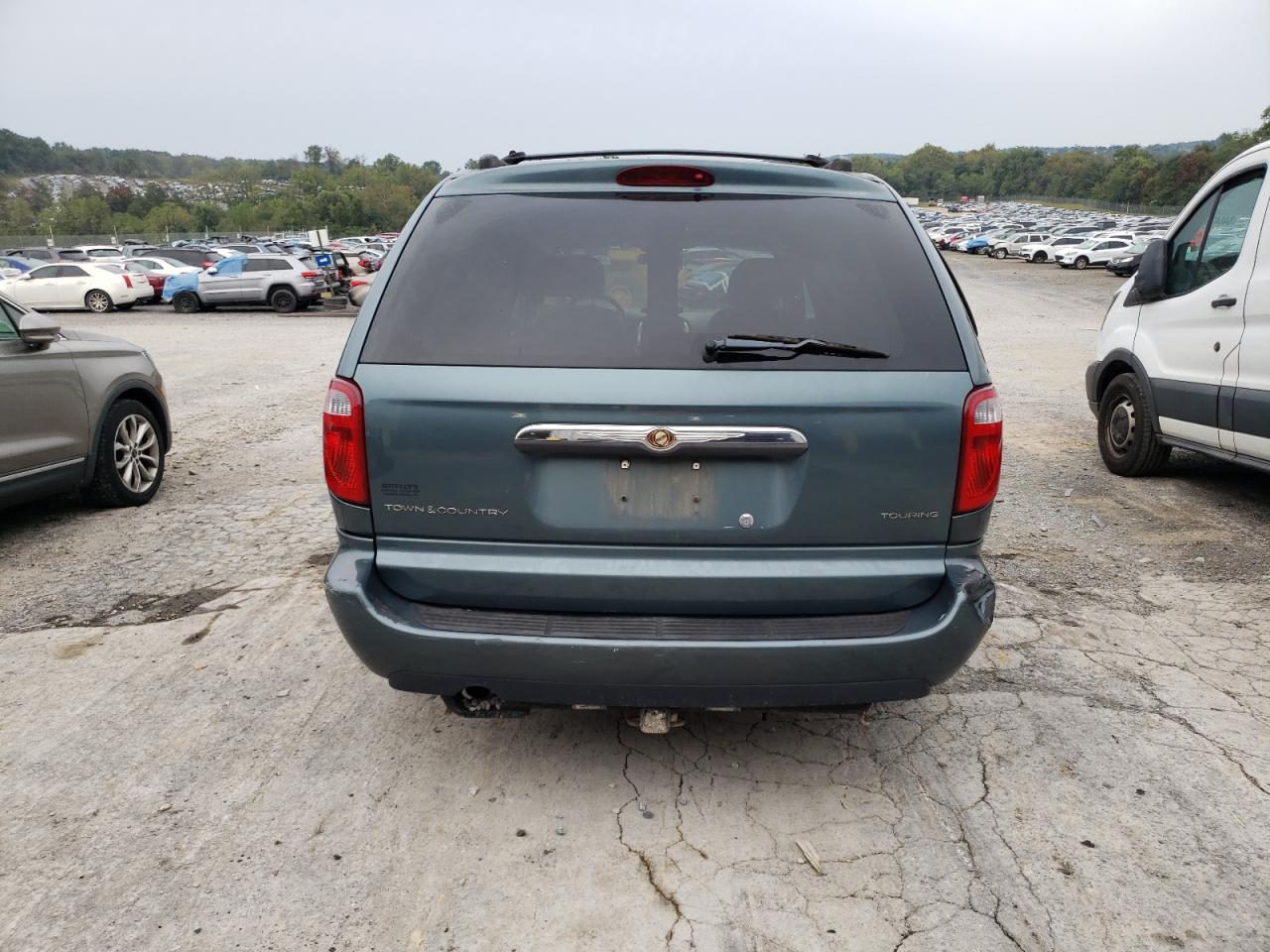 2005 Chrysler Town & Country Touring VIN: 2C8GP54L35R470739 Lot: 81832705