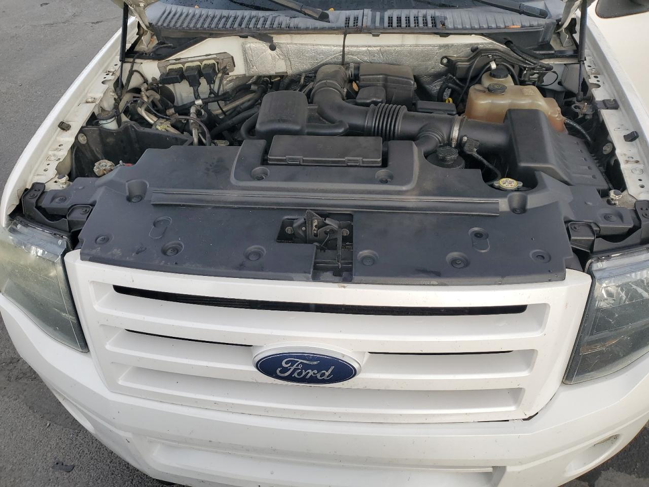 2010 Ford Expedition Limited VIN: 1FMJU2A52AEB68818 Lot: 84247095