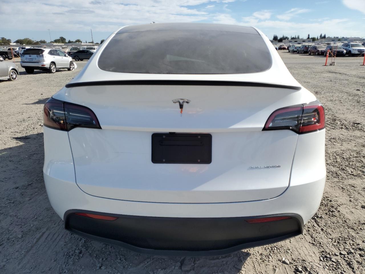 2025 Tesla Model Y VIN: 7SAYGDEE9SF276162 Lot: 71872725