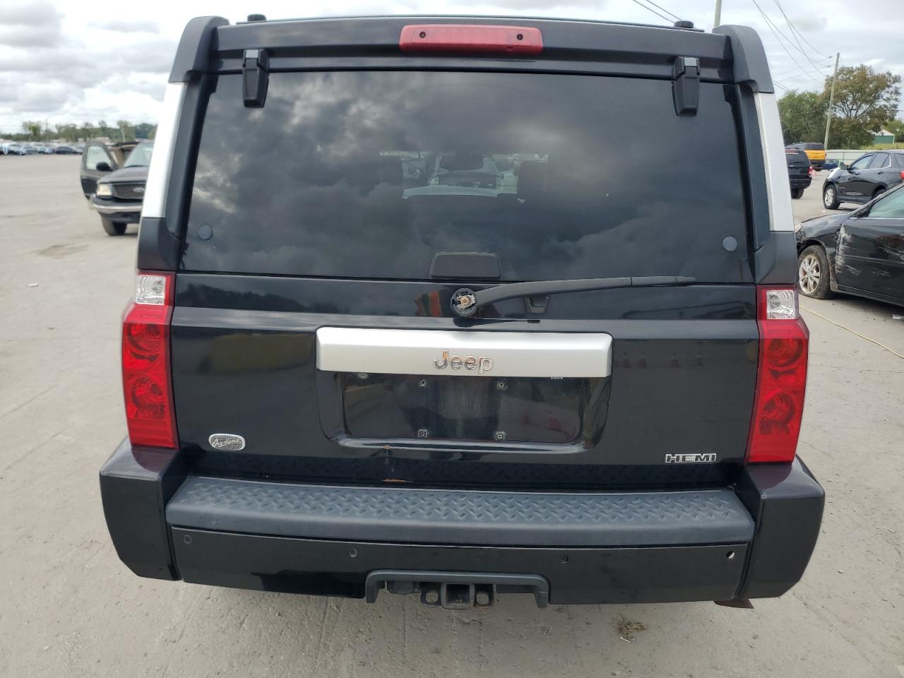 2007 Jeep Commander Overland VIN: 1J8HH68207C657113 Lot: 84194455