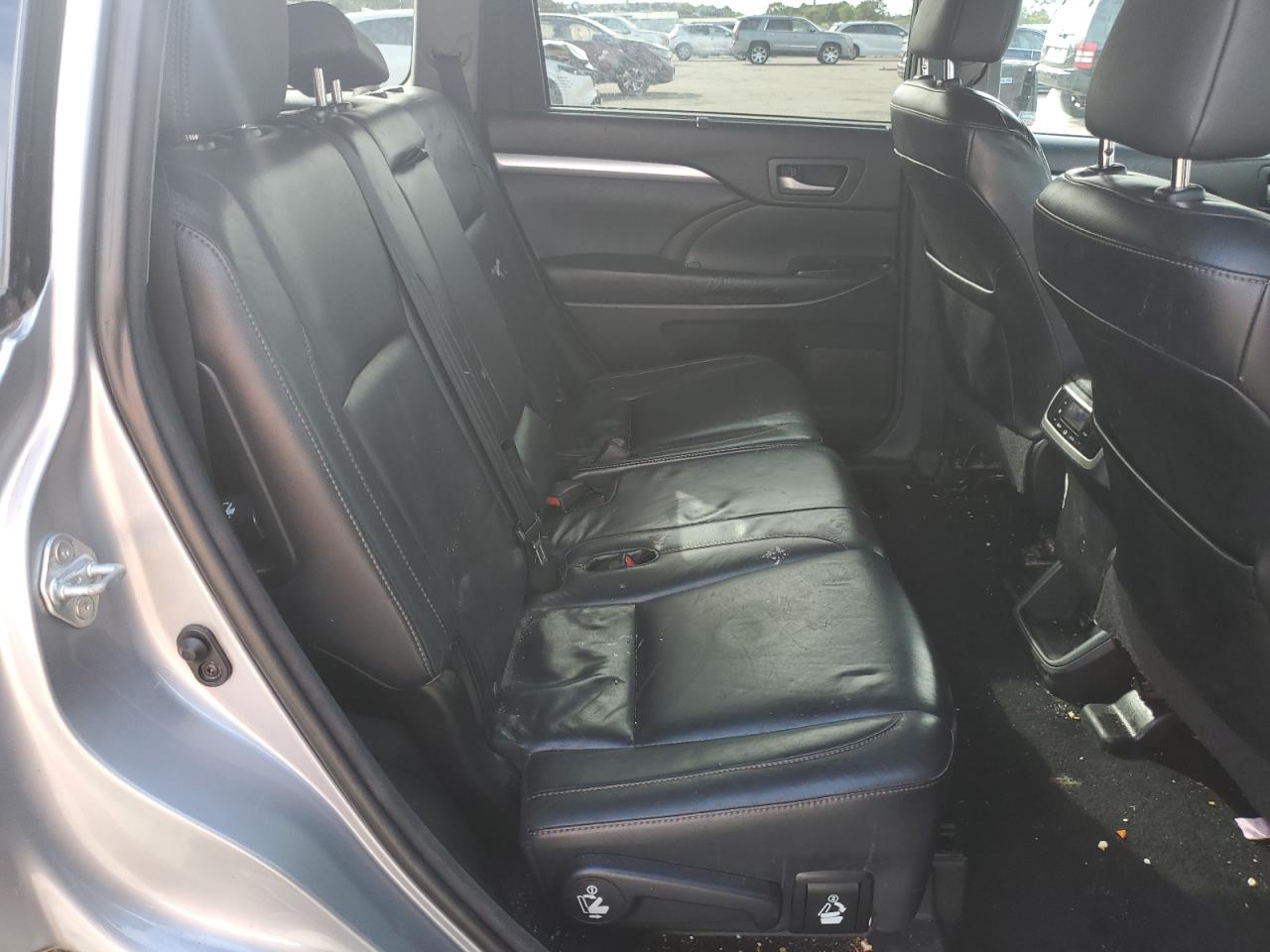 2016 Toyota Highlander Xle VIN: 5TDJKRFH6GS261883 Lot: 81831905