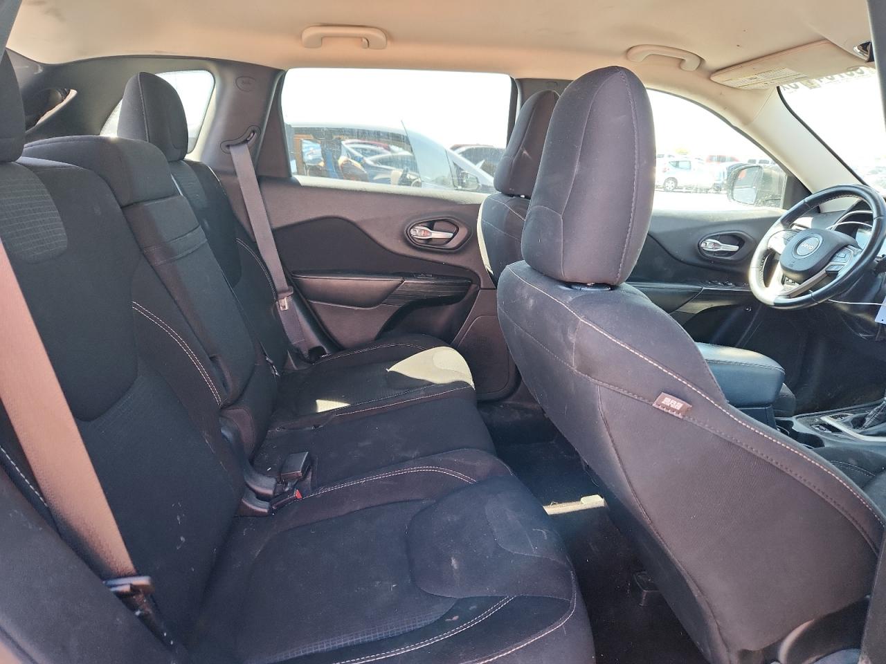 2016 Jeep Cherokee Latitude VIN: 1C4PJMCS1GW236633 Lot: 80784175