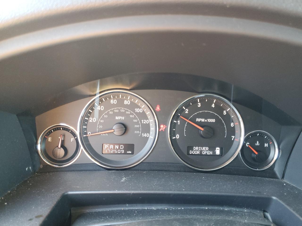 2008 Jeep Commander Sport VIN: 1J8HG48K68C105348 Lot: 81876395