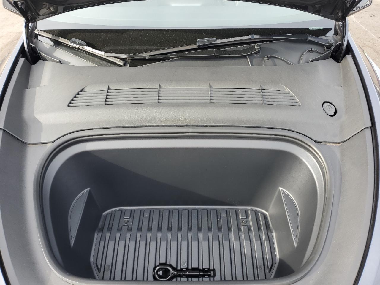 2024 Tesla Model Y VIN: 7SAYGDEE5RA231694 Lot: 82072665