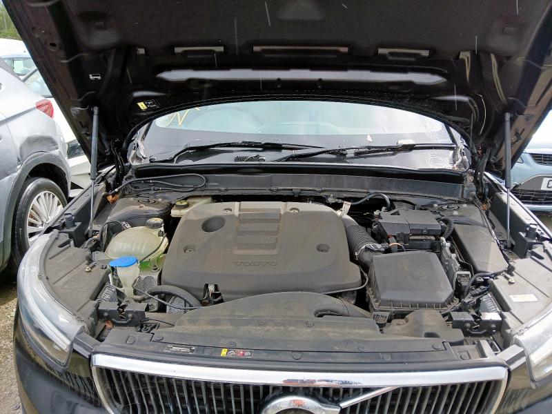 2019 VOLVO XC40 MOMENTUM D3 AUTO 