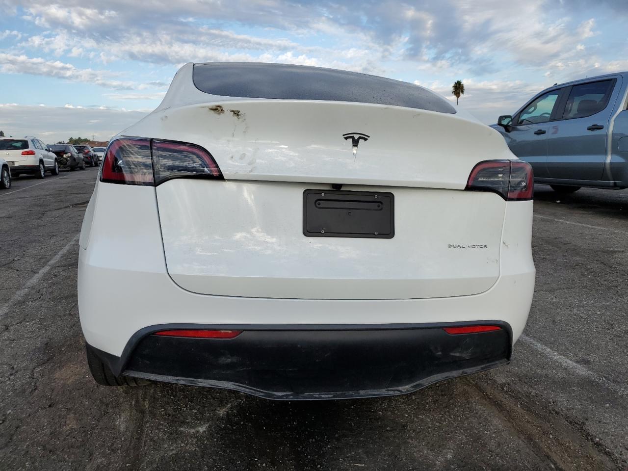2025 Tesla Model Y VIN: 7SAYGDEE7SF288021 Lot: 83956435