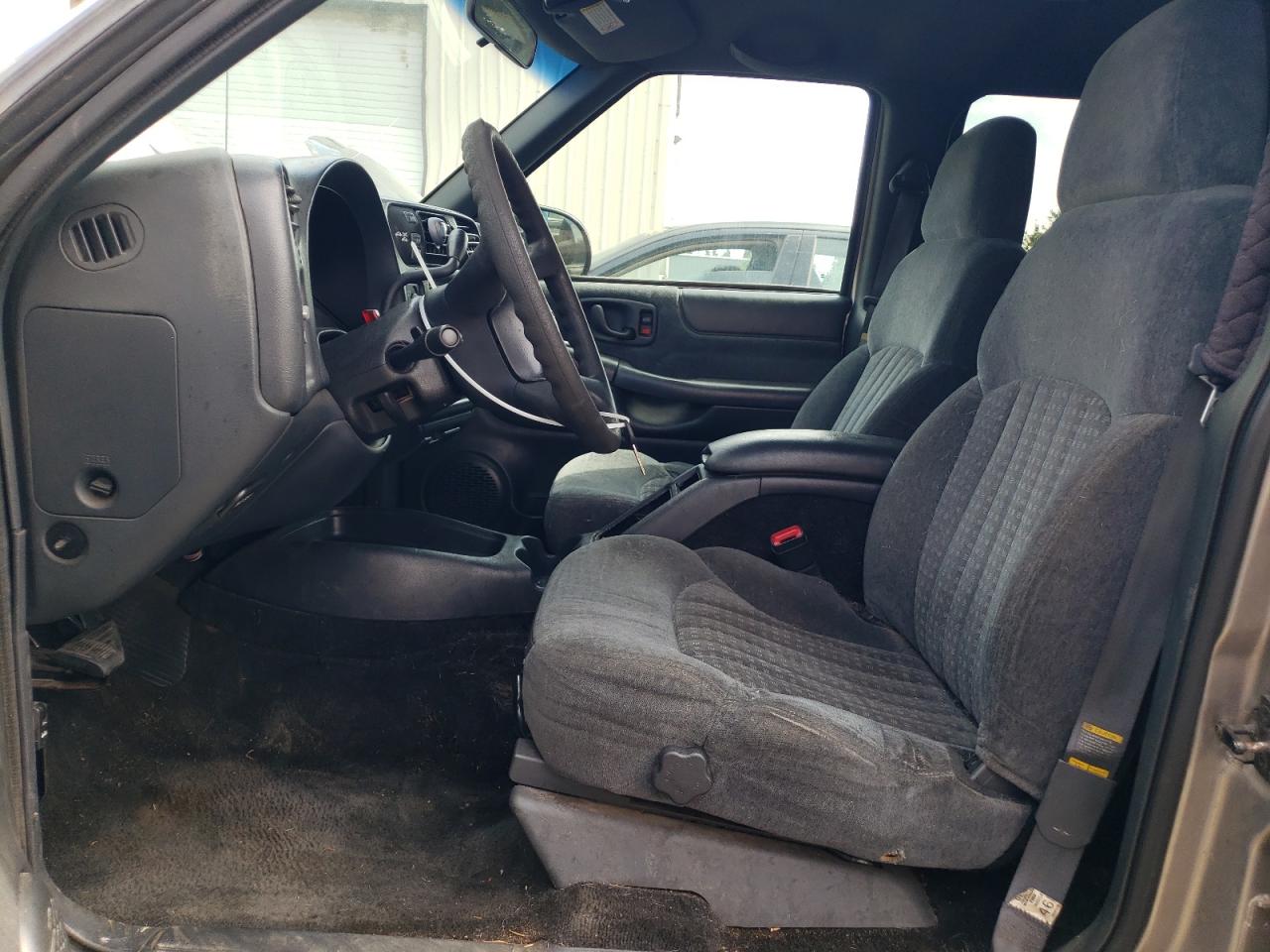 2000 Chevrolet Blazer VIN: 1GNDT13W5Y2220272 Lot: 71961315