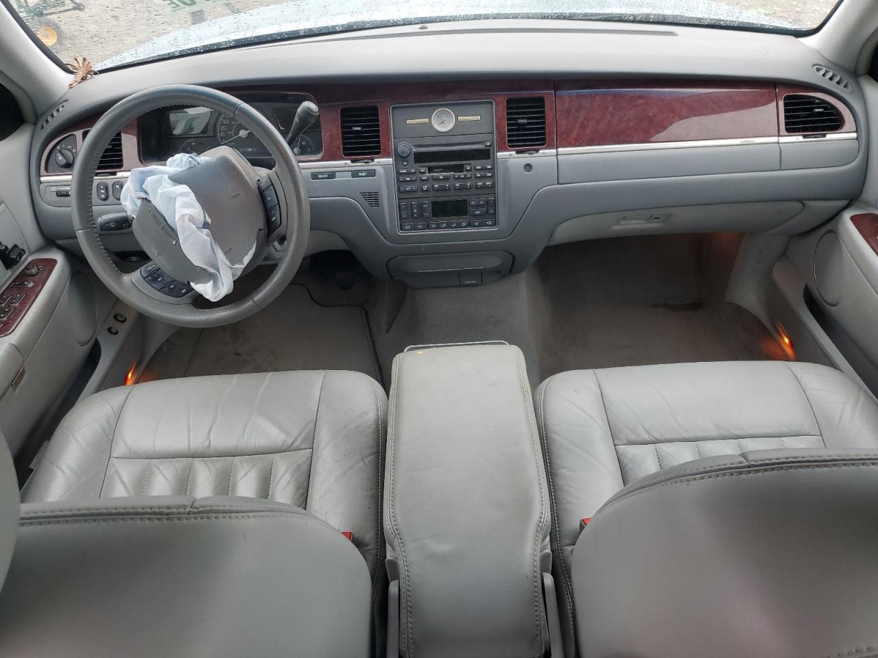 2005 Lincoln Town Car Signature VIN: 1LNHM81W95Y618401 Lot: 82116775